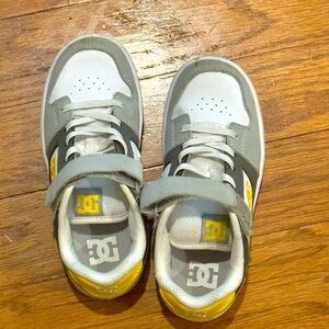 Barely Worn - DC Shoes - Kids Size 2